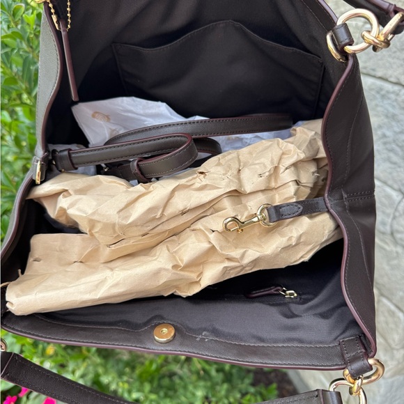 ❌SOLD❌✨Gently Used Ladies Coach Signature Brown and Tan Shoulder Bag✨ - Picture 10 of 16